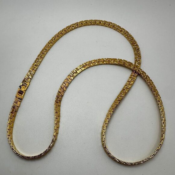 22" gold tone chain necklace with fold over clasp! - Picture 12 of 13